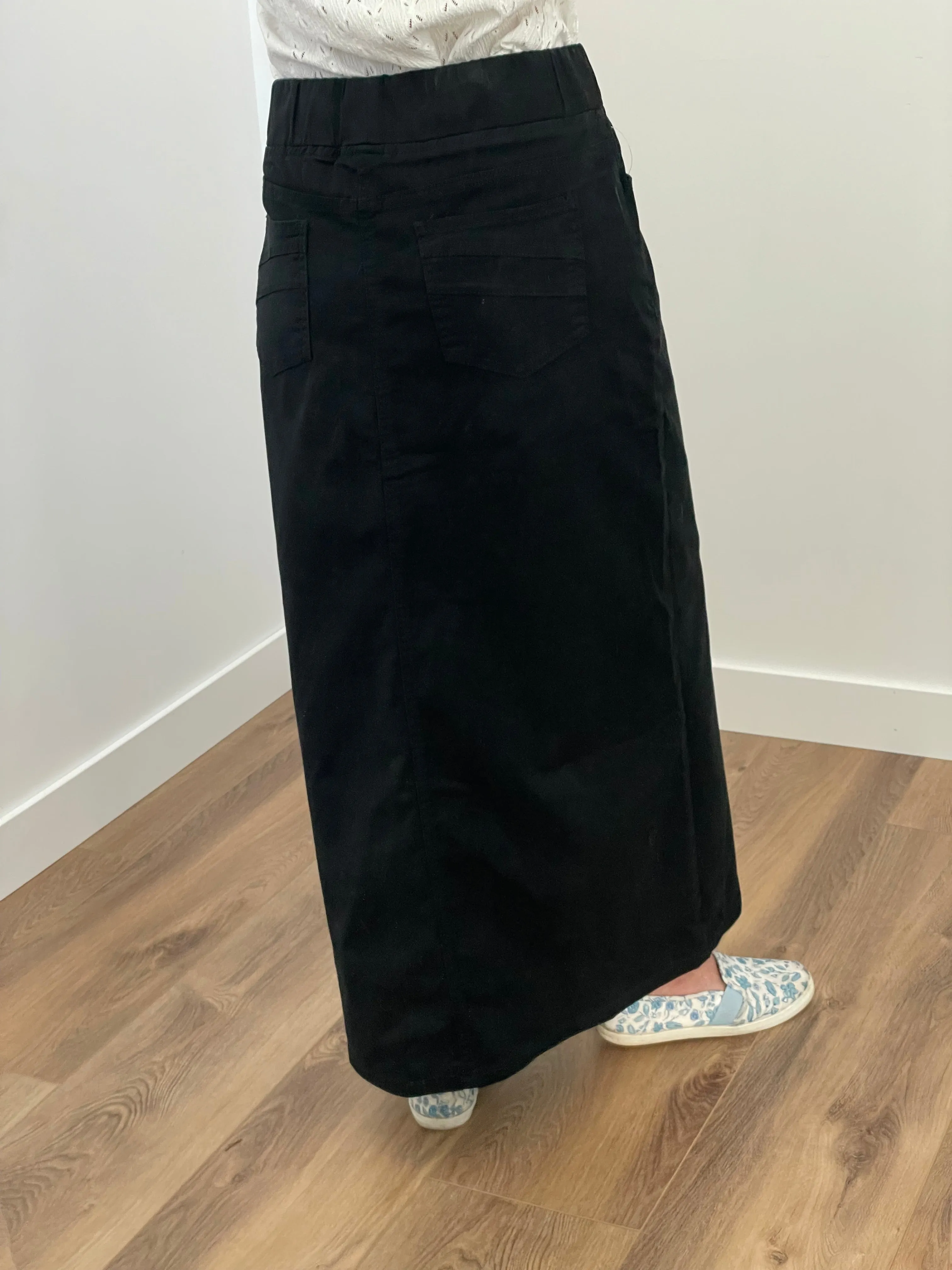 "Mila" Black Long Twill Skirt With Elastic Waistband