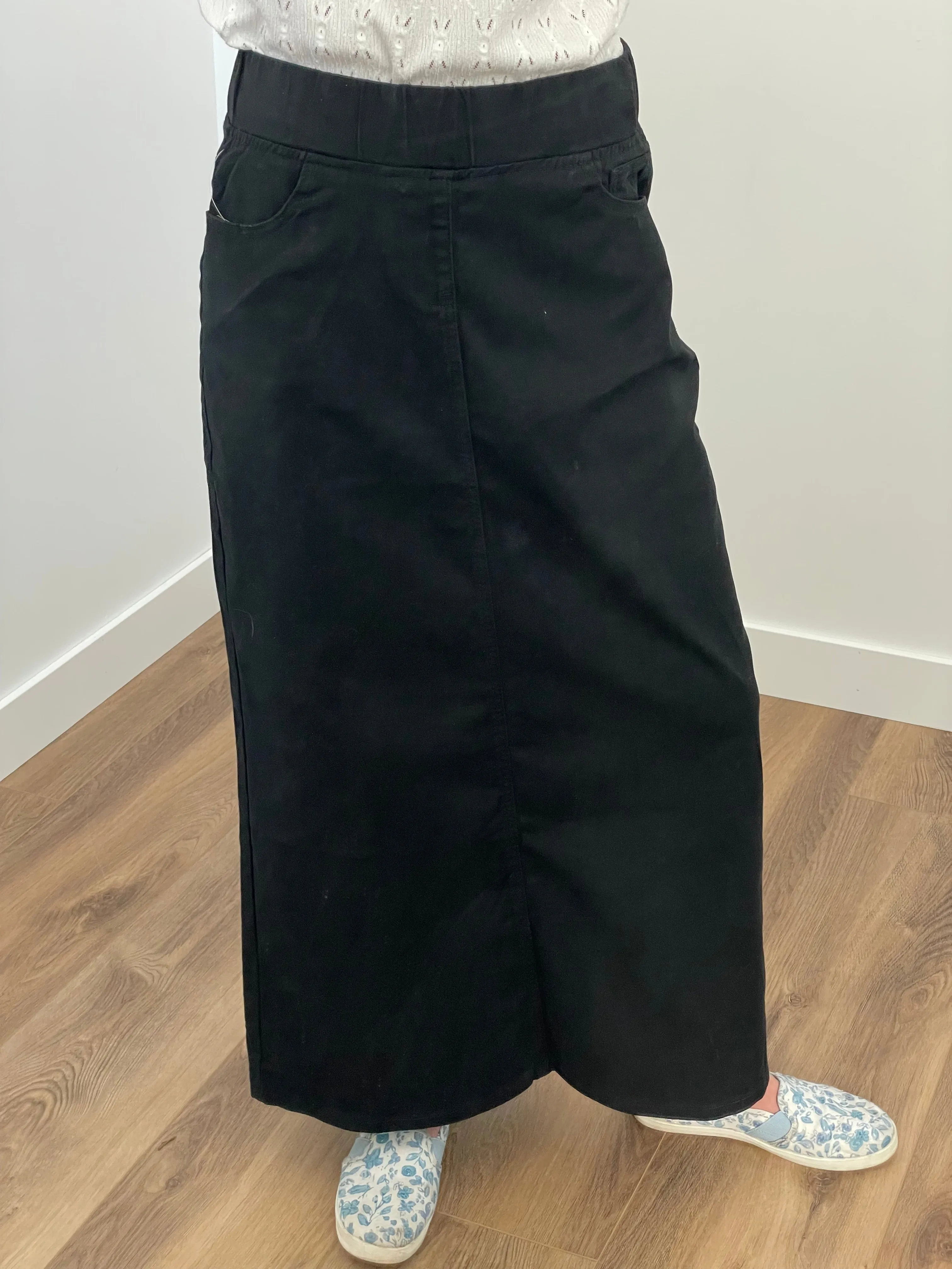 "Mila" Black Long Twill Skirt With Elastic Waistband