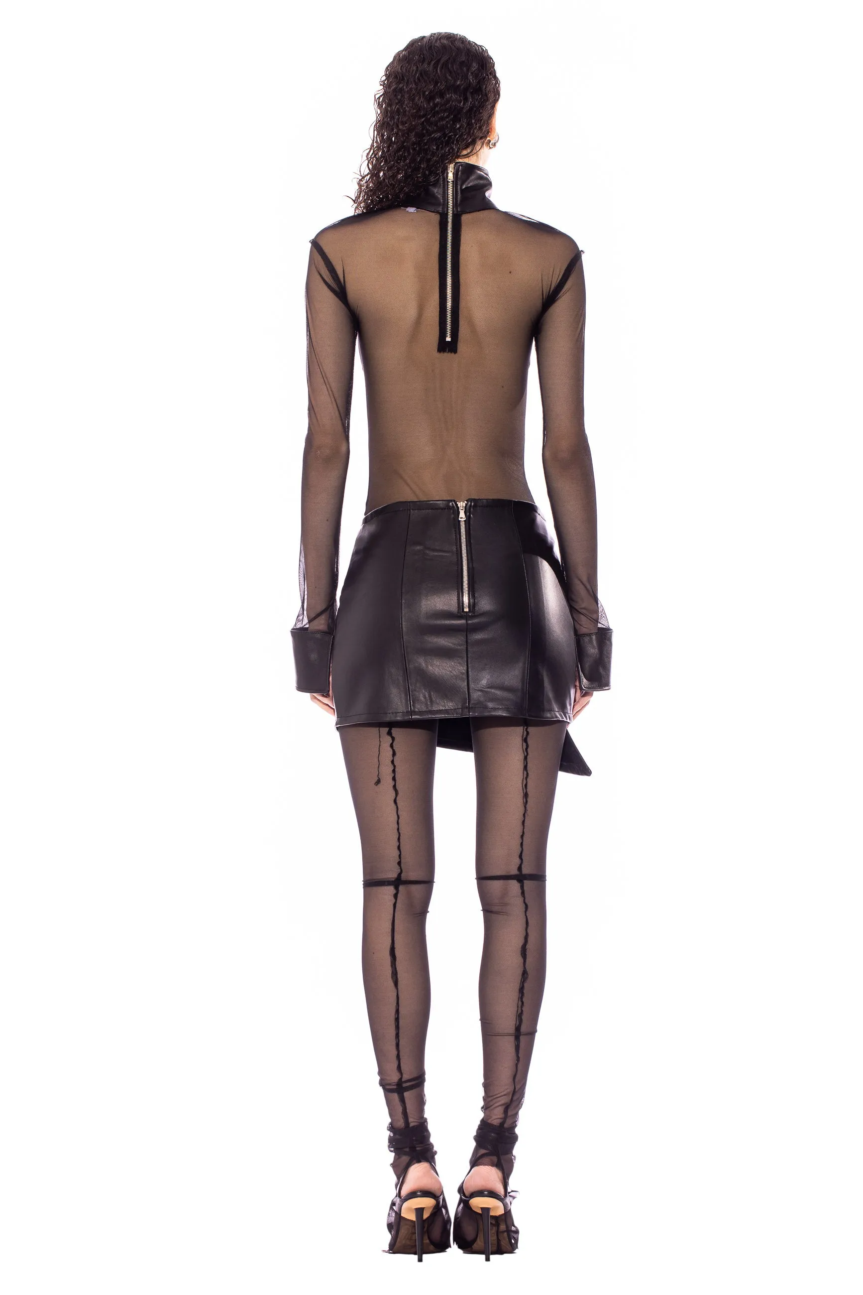 V LINE SKIRT IN BLACK LEATHER